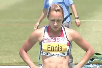 أعطت الأخت الكئيبة شقيقها وانتهت فلم اجنبي سكسي مترجم بلطف.