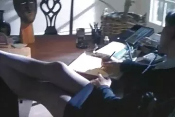 الأم الفاسدة تعلم ابنها افلام سكسي مترجم للعربي وابنتها كيف يمارس الجنس بشكل صحيح