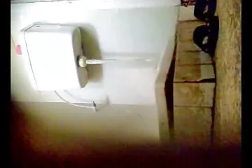 مجموعة الأسرة زنا المحارم رباعية في المنزل افلام سكسي عرب على الأريكة.