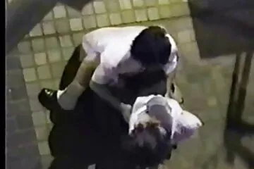 الأم الناضجة افلام سكسي مترجم تصرف ابنها عن الكتاب بالجنس.