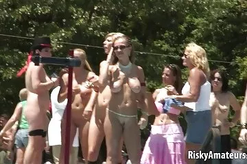 الجد العجوز يمارس الجنس مع حفيدته فلم سكسي مترجم عربي في شق وردي