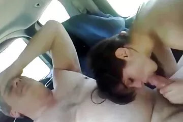 زرع الأخ زبرًا فلم سكسي عربي كبيرًا في الحلق العميق لأخته.