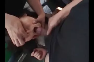 الأسرة الودية - افلام سكسي مترجم للعربية الأم ترضع الابن والبنت لأبها