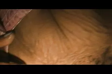 أظهرت سكسي عربي افلام وشماً على عانيها لأخيها - لا يمكن تجنب سفاح القربى الروسي..