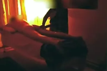 شقيقتان تنتظران شقيقهما افلام سكسيه عراقيه عربيه لممارسة الجنس مع بعثة تقصي الحقائق في السرير