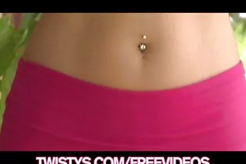 ابنتها تمص قضيب أبي الكبير بينما كانت افلام سكسي مترجم والدتها في العمل