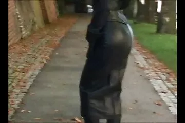 الأخت الصغيرة تمتص أخيها بشكل جميل على الكاميرا الخفية افلام عربية سكسي