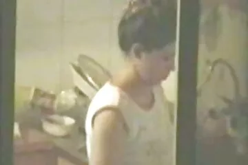 لم يستطع الابن الروسي كبح جماح نفسه وضرب والدته بالسرطان على أريكة قابلة فيلم سكسي عربى للطي.