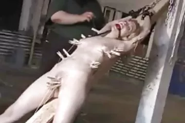 أم مفلس في الكعب العالي تمتص قضيب ابنها ببراعة فلام سكسي مترجم عربي