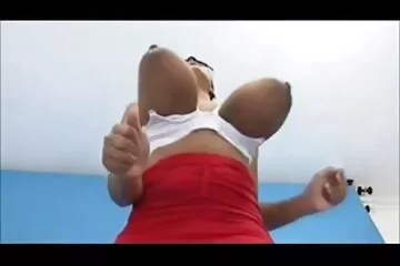 الجنس المحفوف بالمخاطر مع أخت فلم سكسي عربي بجانب صديقته النائمة