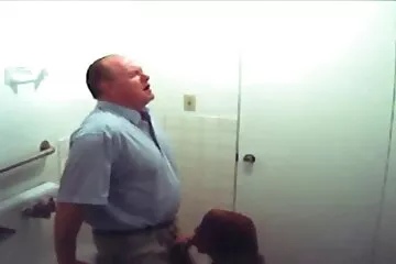 أيقظت اريد افلام عربيه سكسيه الأم ذات الشعر الأحمر ابنها الصغير من أجل سفاح القربى.