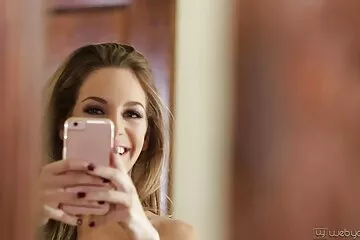 الأخوات يستمتعن ببعضهن البعض باللحم اللطيف بينما أفلام سكسي مصري والديهن خارج المنزل