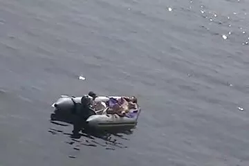 ساعد الأخ أخته على التمدد وانقلب عليها لدرجة أنه مارس فلام عربي سكسي الجنس معها في مؤخرة جميلة.