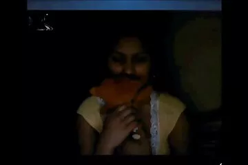 ابنتان افلام سكسي عربي عراقي صغيرتان تمتص قضيب والدهما على ركبتيهما