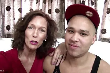 طلبت من أخي تقييم تعري صديقي ، وأخذني وضاجعني. سكسي عربي فلم