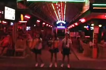 الأم المرنة اريد افلام عربيه سكسيه تمتص ديك ابنها الأسود وتقفز عليه