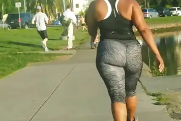 وضع الأخ فلم سكس عربي عراقي ديك في كس أختها بينما علقت في الغسالة