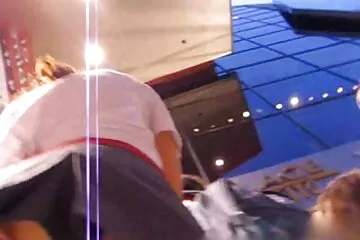 رأى إخوانه أخت افلام سكسي مترجم عارية في غرفة النوم ومارس الجنس معها قبل الموعد