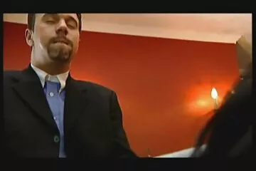 جردت الابنة ملابسها وفردت فيلم سكسي عرب ساقيها لممارسة الجنس مع والدها من خلال سفاح القربى